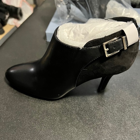 Essex Lane Shoes - Women’s Essex Lane Jasmine Bootie Leather/Sued Size 9